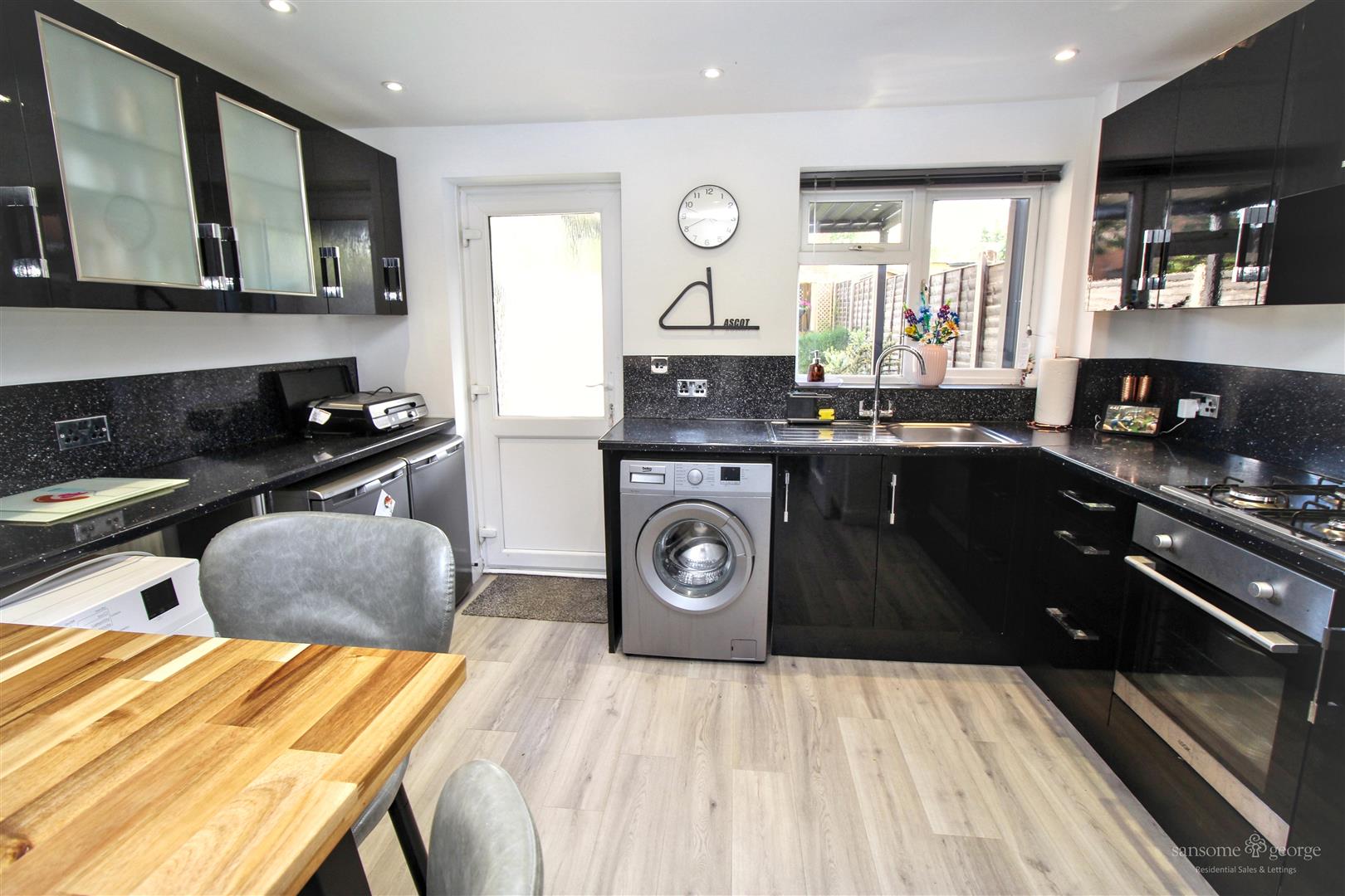 2 bed property in Minton Close, Reading
